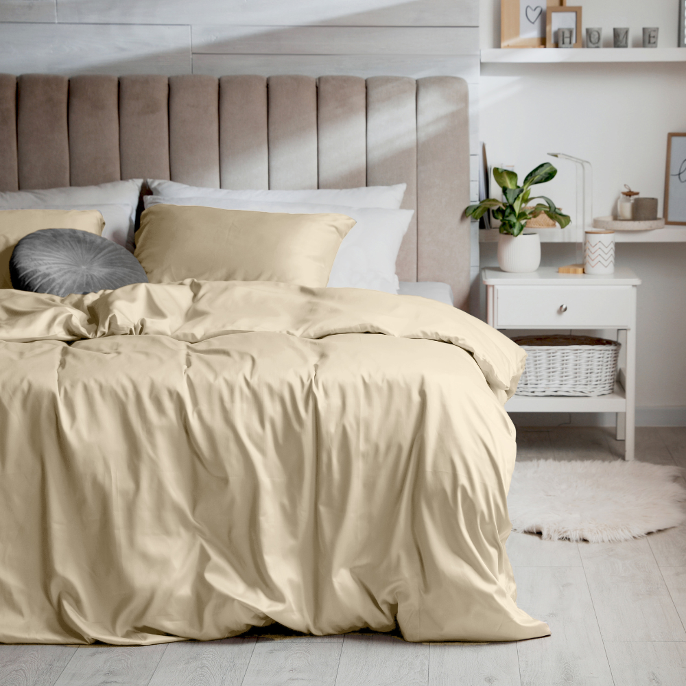 Cremebeiger Bettbezug aus 100 % Baumwollsatin mit Kissenbezügen