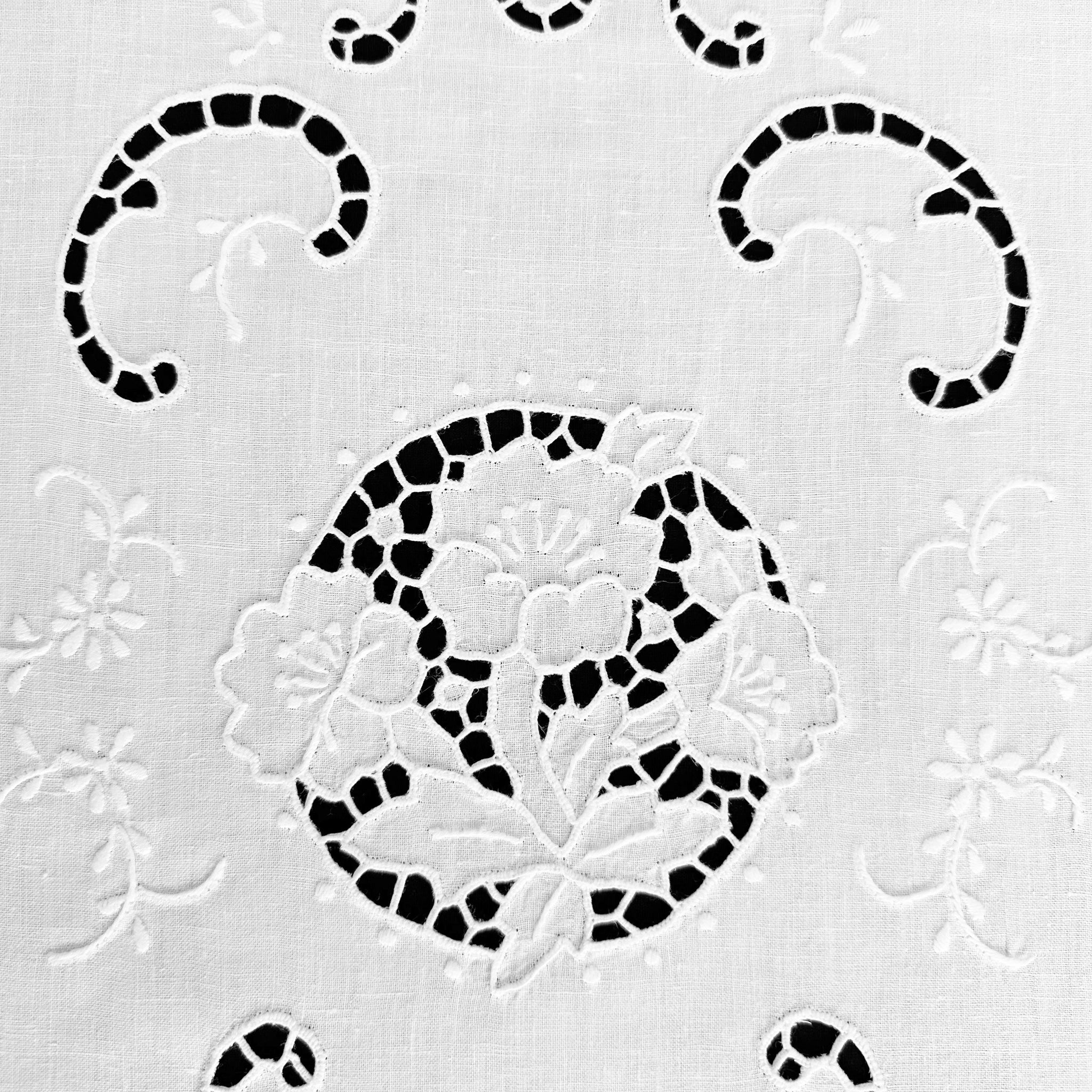 Par de cortinas bordadas a mano en mezcla de lino Made in Italy, variante Belle Epoque
