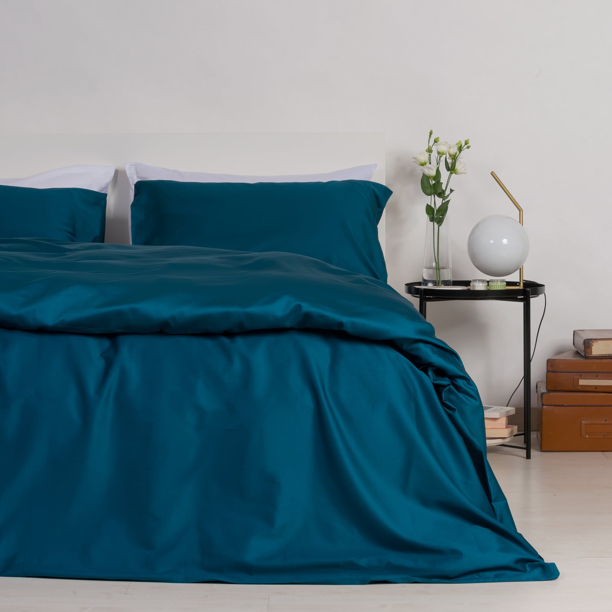 Set Copripiumino Blu Con Motivo Floreale In Cotone Traspirante 220 X 240 Cm Con Due Federe Infinity Line Set Copripiumino Blu Con Motivo Floreale In Cotone Traspirante 220 X 240 Cm Con Due Federe Infinity Line