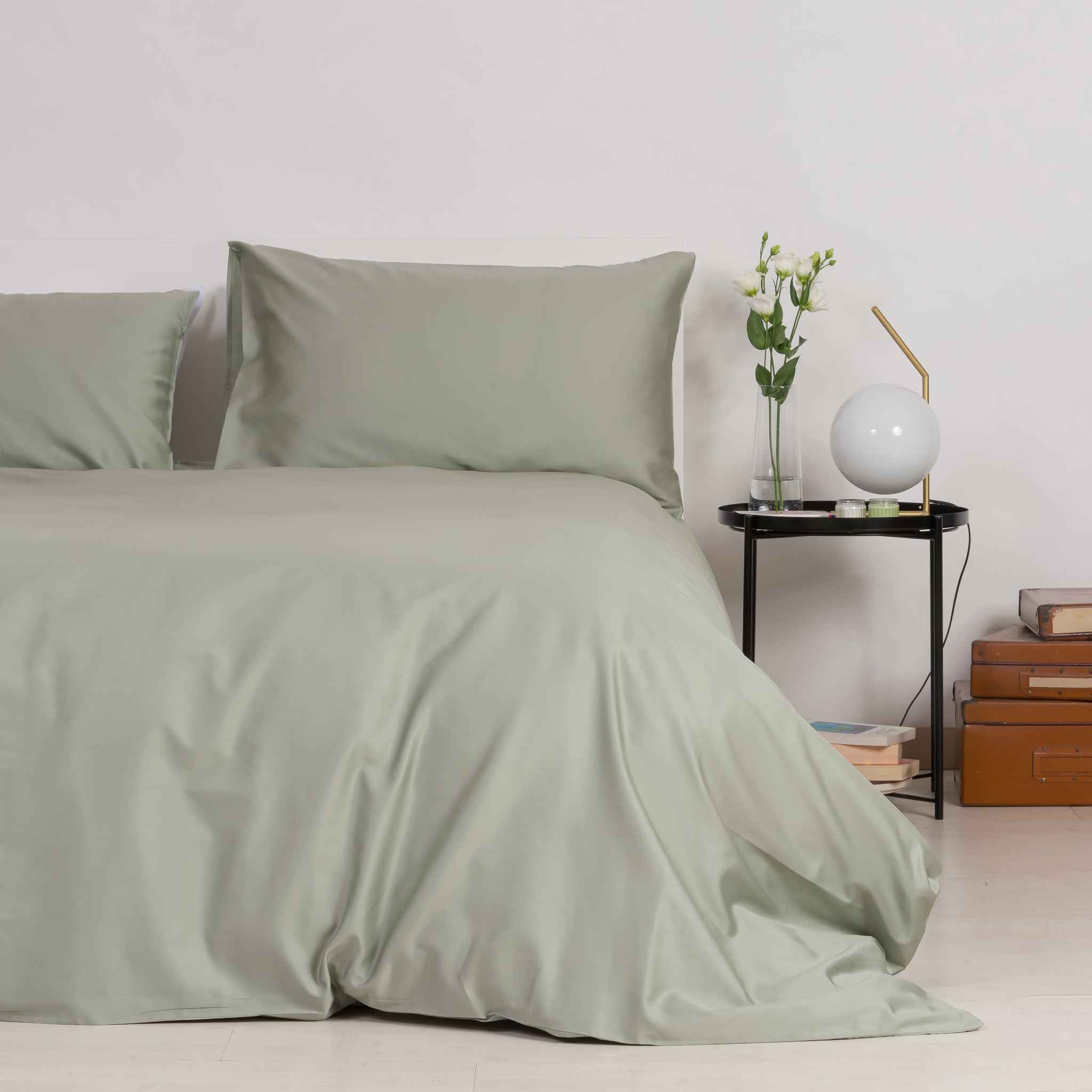 Vanità di Raso Set Copripiumino Singolo, in Raso di Cotone, Sacco Copripiumino 155x200cm + 1 Federa 50x80cm, Made in Italy - Verde Oliva Vanità di Raso Set Copripiumino Singolo, in Raso di Cotone, Sacco Copripiumino 155x200cm + 1 Federa 50x80cm, Made in Italy - Verde Oliva