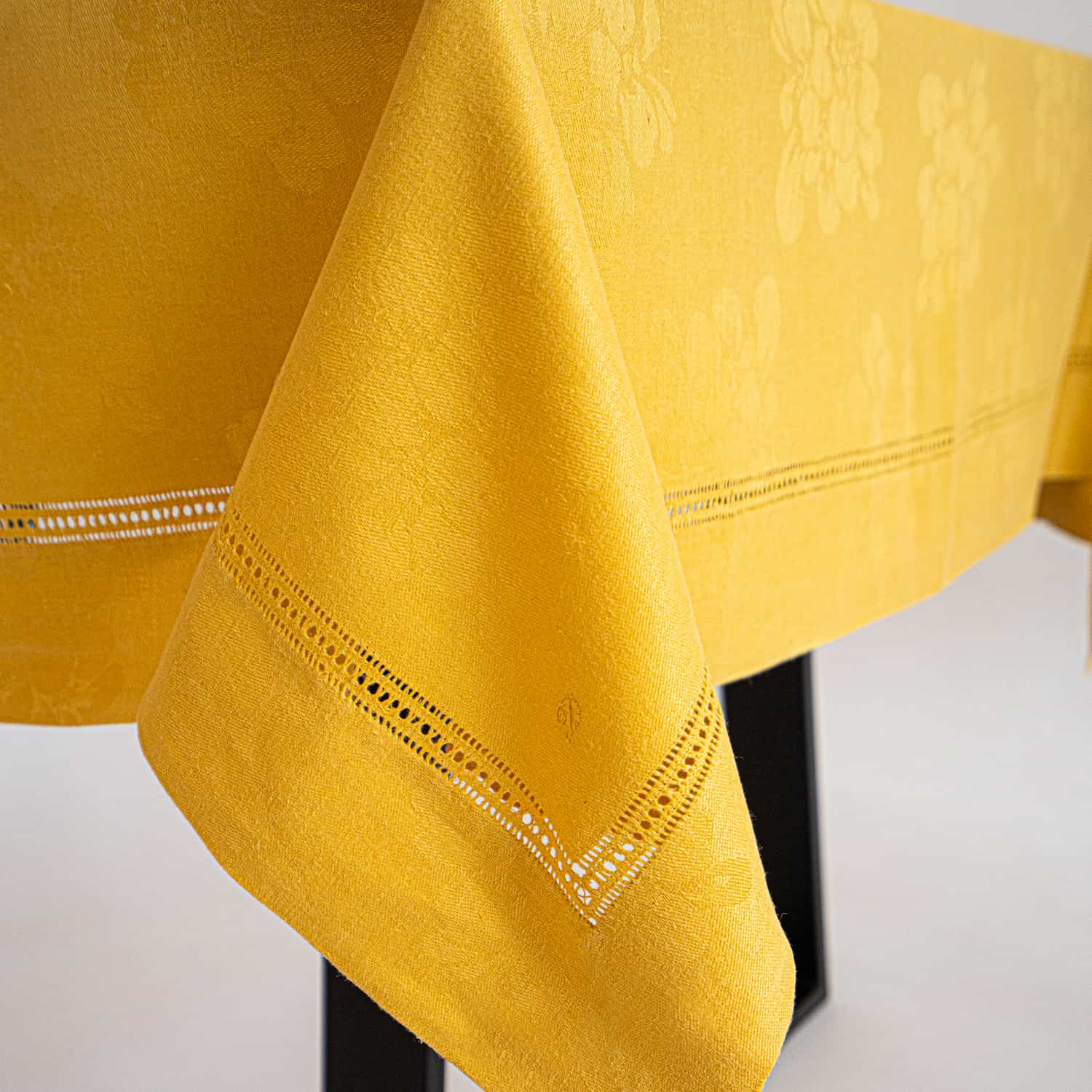 Tovaglia Ricamata Fiandra Gigliuccio Lino Giallo