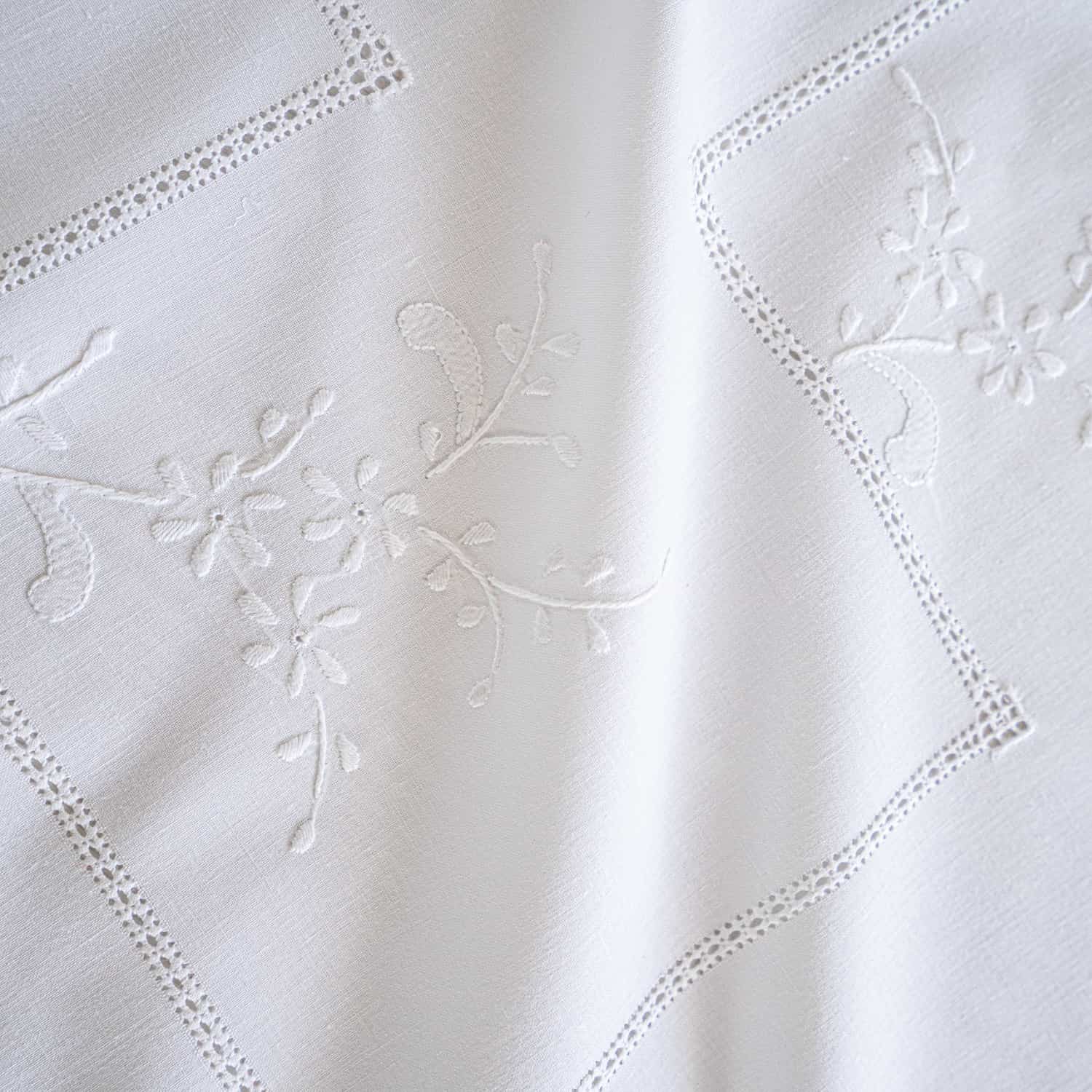 Zenoni & Colombi Striscia Centro Tavola Ricamata a Mano Punto Antico Toscano Made in Italy in Misto Lino (25 x 70 cm Zenoni & Colombi Striscia Centro Tavola Ricamata a Mano Punto Antico Toscano Made in Italy in Misto Lino (25 x 70 cm