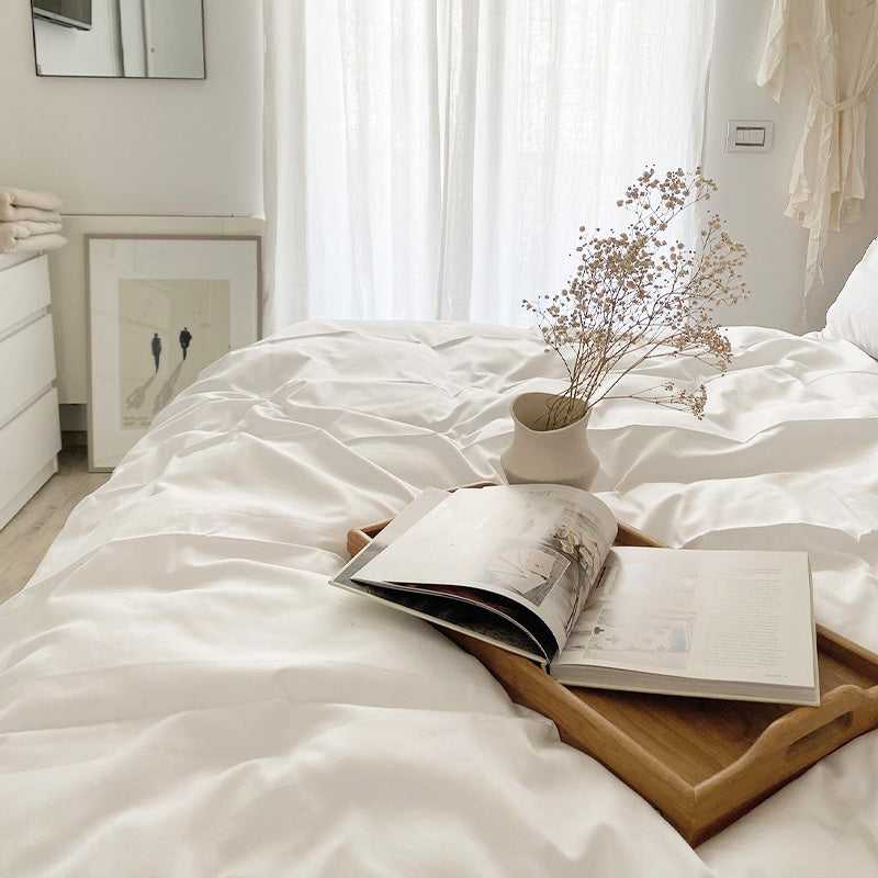White cotton satin duvet cover with pillowcases
