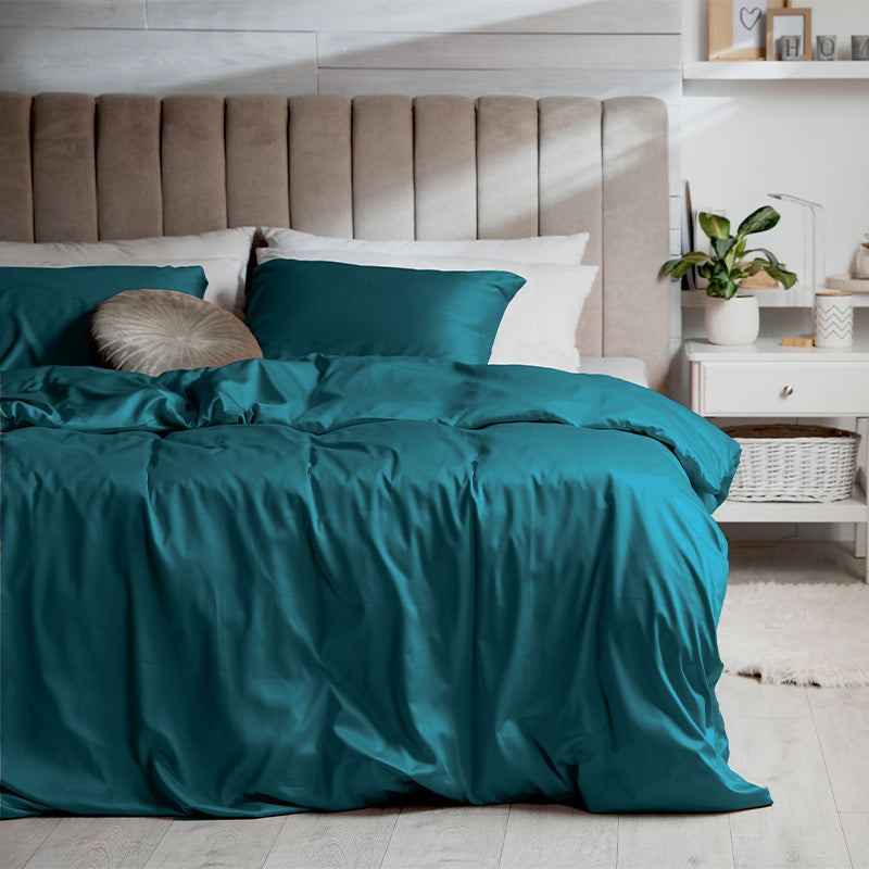 Duvet cover in 100% teal cotton satin with pillowcases