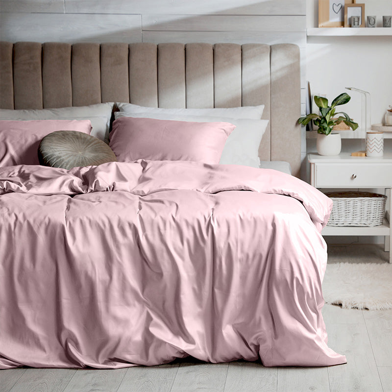 Duvet cover with pillowcases in powder pink cotton satin