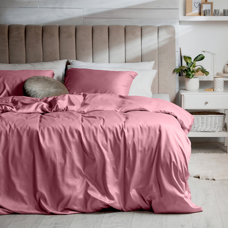 Duvet cover with pillowcases in 100% Coral Pink cotton satin
