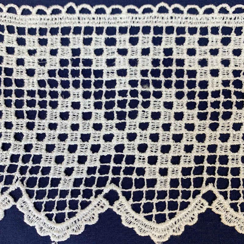 Macramé lace 1614 of 13 cm