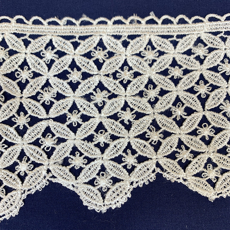 Macramé lace 1616 of 5 cm