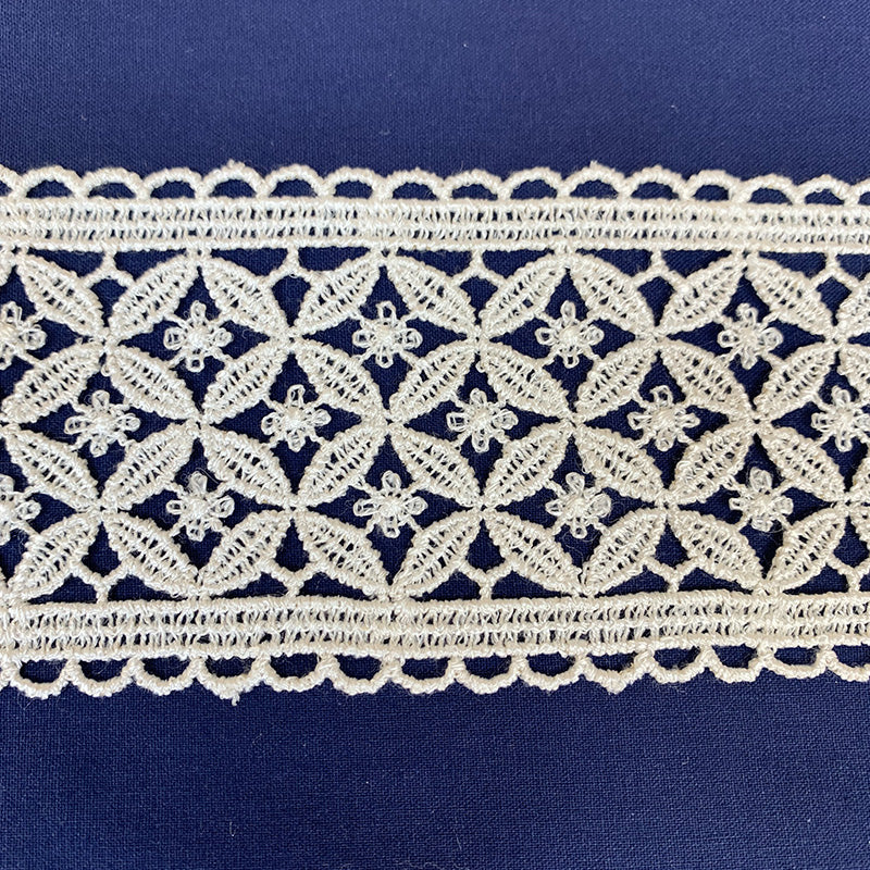 Macramé lace 1616 of 12 cm