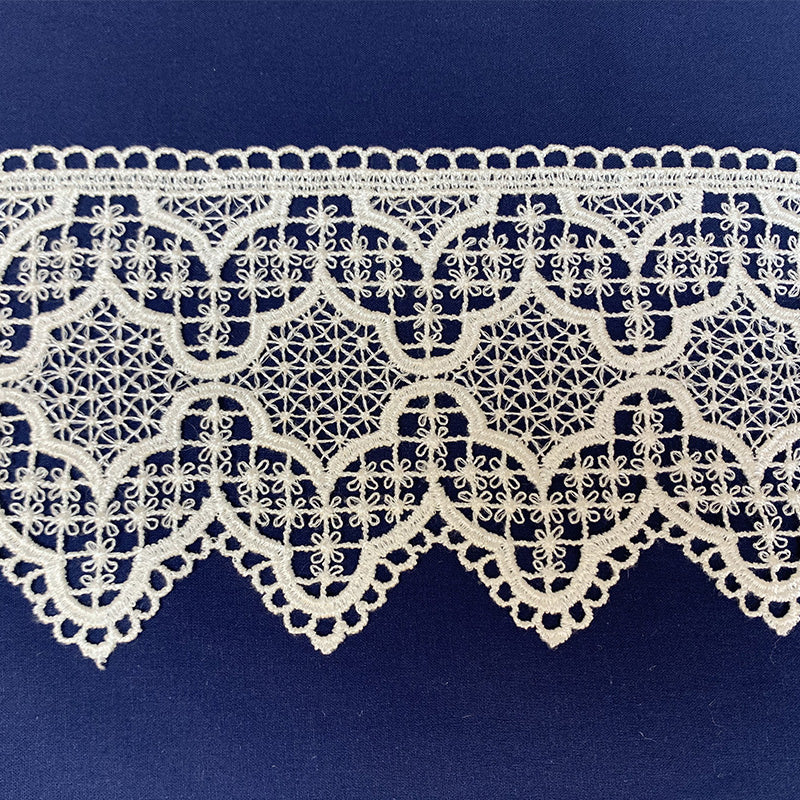 Macramé lace 1662 of 8 cm