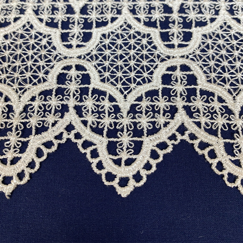 Macramé lace 1662 of 8 cm