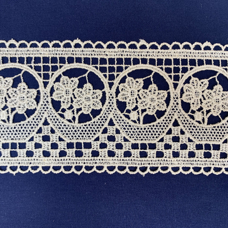 Macrame lace 1961 of 10 cm