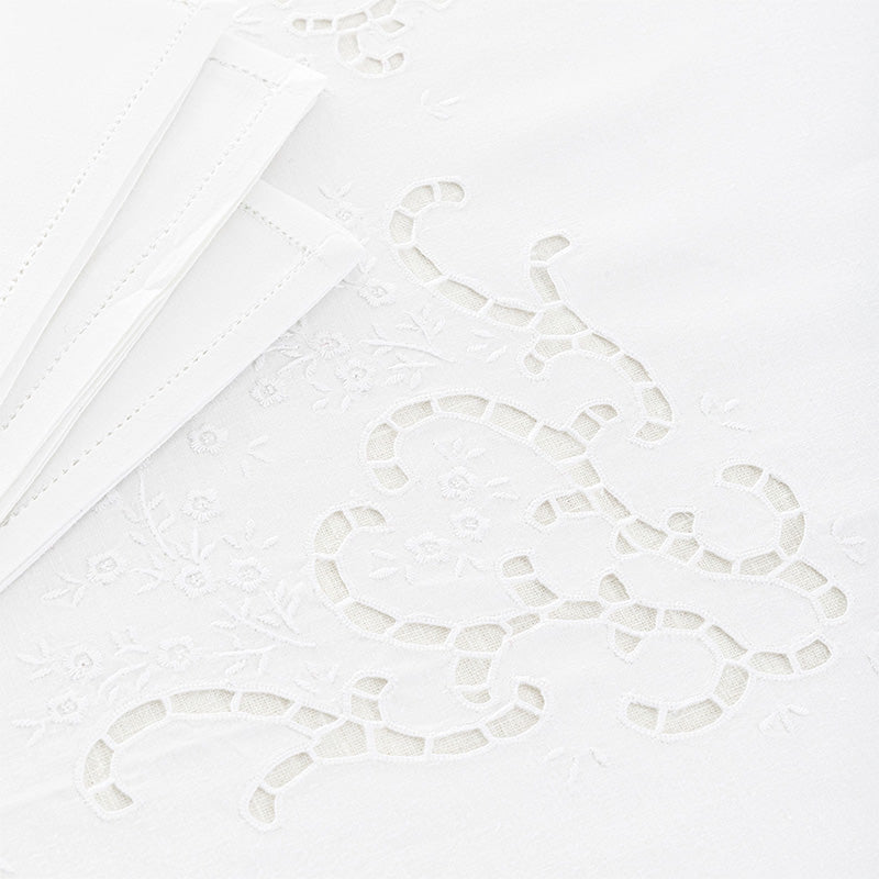 Mantel + 12 servilletas bordadas a mano en puro algodón Made in Italy variante Beatrice