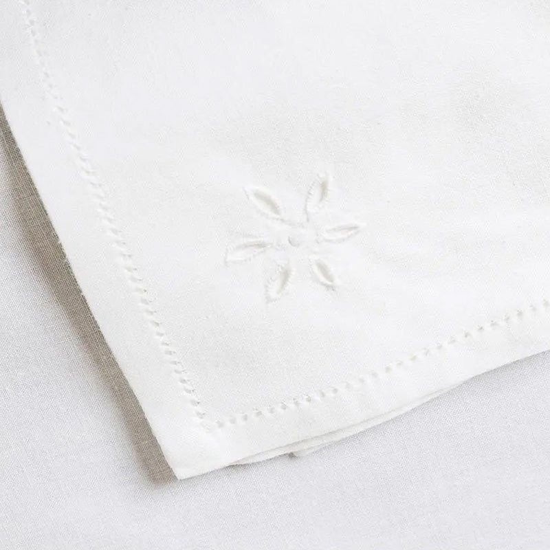 Tablecloth + 8 hand-embroidered napkins in pure cotton Made in Italy, Lorenzo variant