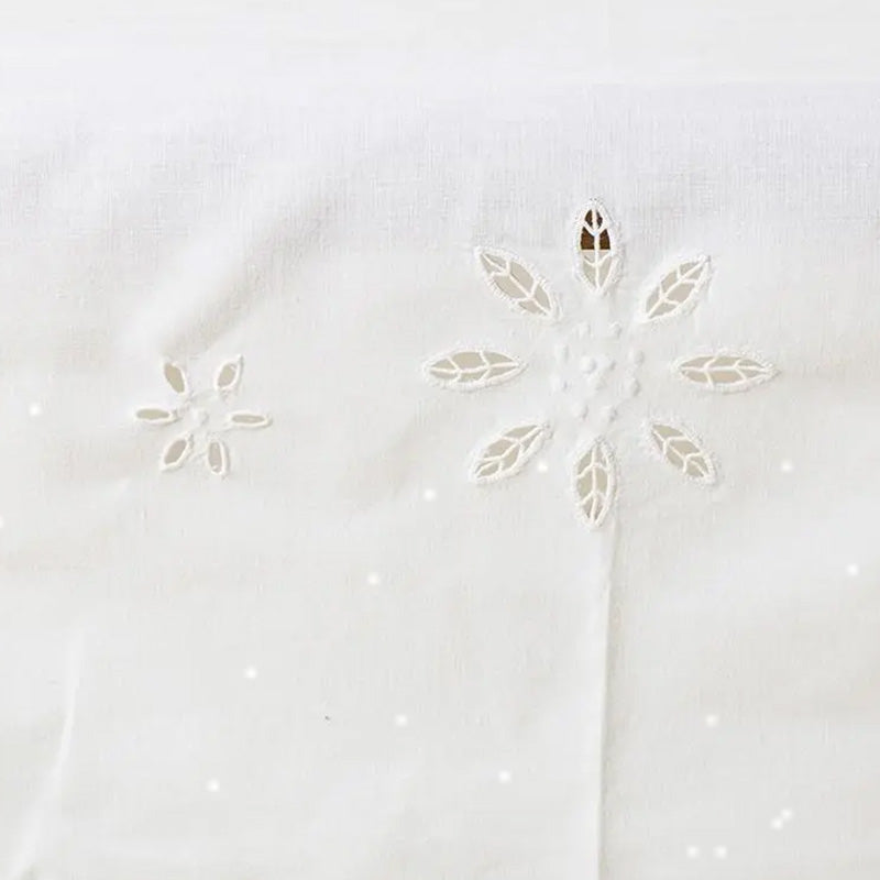 Tablecloth + 12 hand-embroidered napkins in pure cotton Made in Italy variant Lorenzo