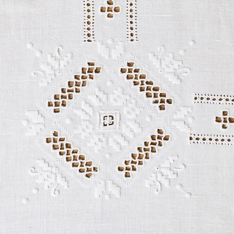 Tablecloth + 8 napkins hand-embroidered in pure linen Made in Italy variant Punto Antico Toscano