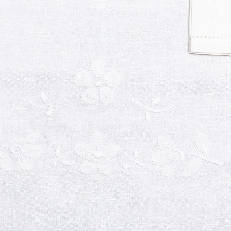 Tea tablecloth + 4 embroidered napkins 100% Linen variant Clara