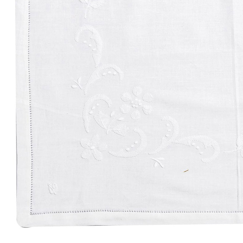 Tea tablecloth + 4 embroidered napkins 100% Linen variant Clara
